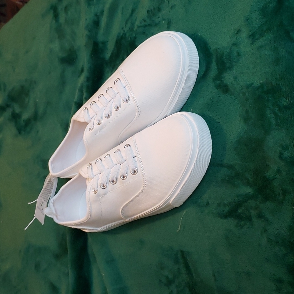 OLD Navy All White Girls Sneakers - Picture 5 of 6